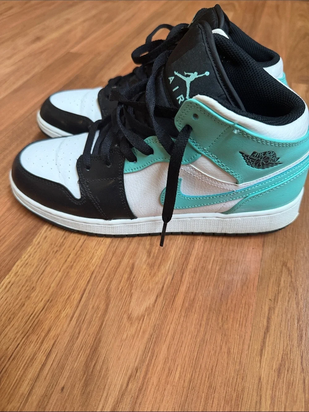 Jordan Kids Low-Top Sneakers in Black, White & Teal